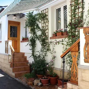 https://leather-lane.alltbilisihotels.com